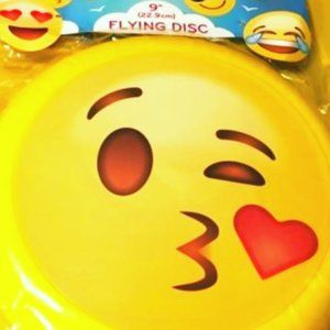 NEW EMOJI FLYING DISC TOY FRISBEE 9" EMOJI KISS HEART FACE OUTDOORS ACTIVITIES